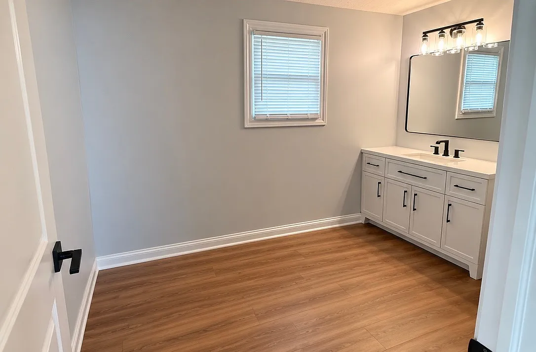 2 bed, 912 sqft, $1,800 — Photo 2