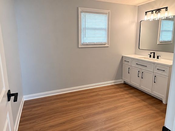2nd image of 5350 Beaver Dr NE