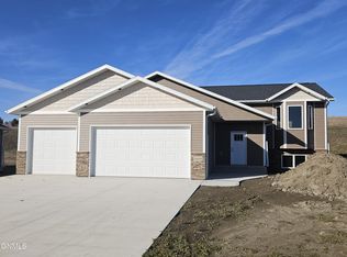 5408 Titanium Dr, Bismarck, ND 58503