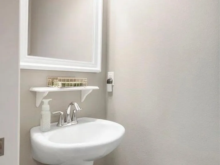 4819 N Emerald Ln — Photo 12