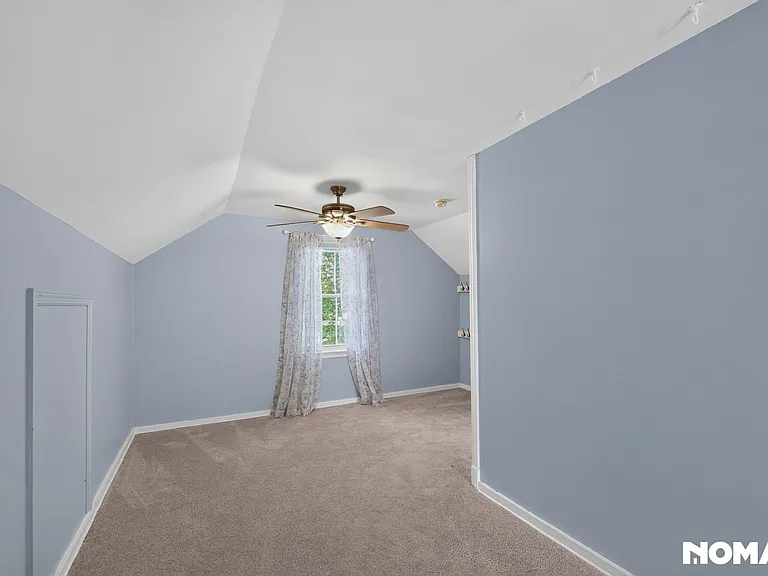 442 Westshire Dr — Photo 22