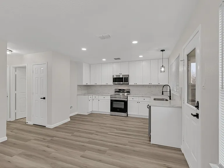 438 Stanley Falls Dr — Photo 14