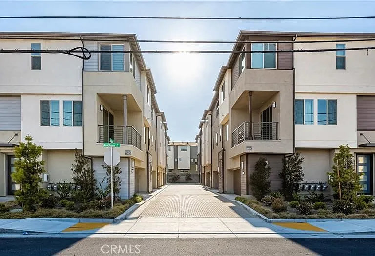 1590 E Hermosa Ln #3 — Photo 3