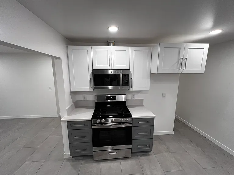 9717 Oak St — Photo 7