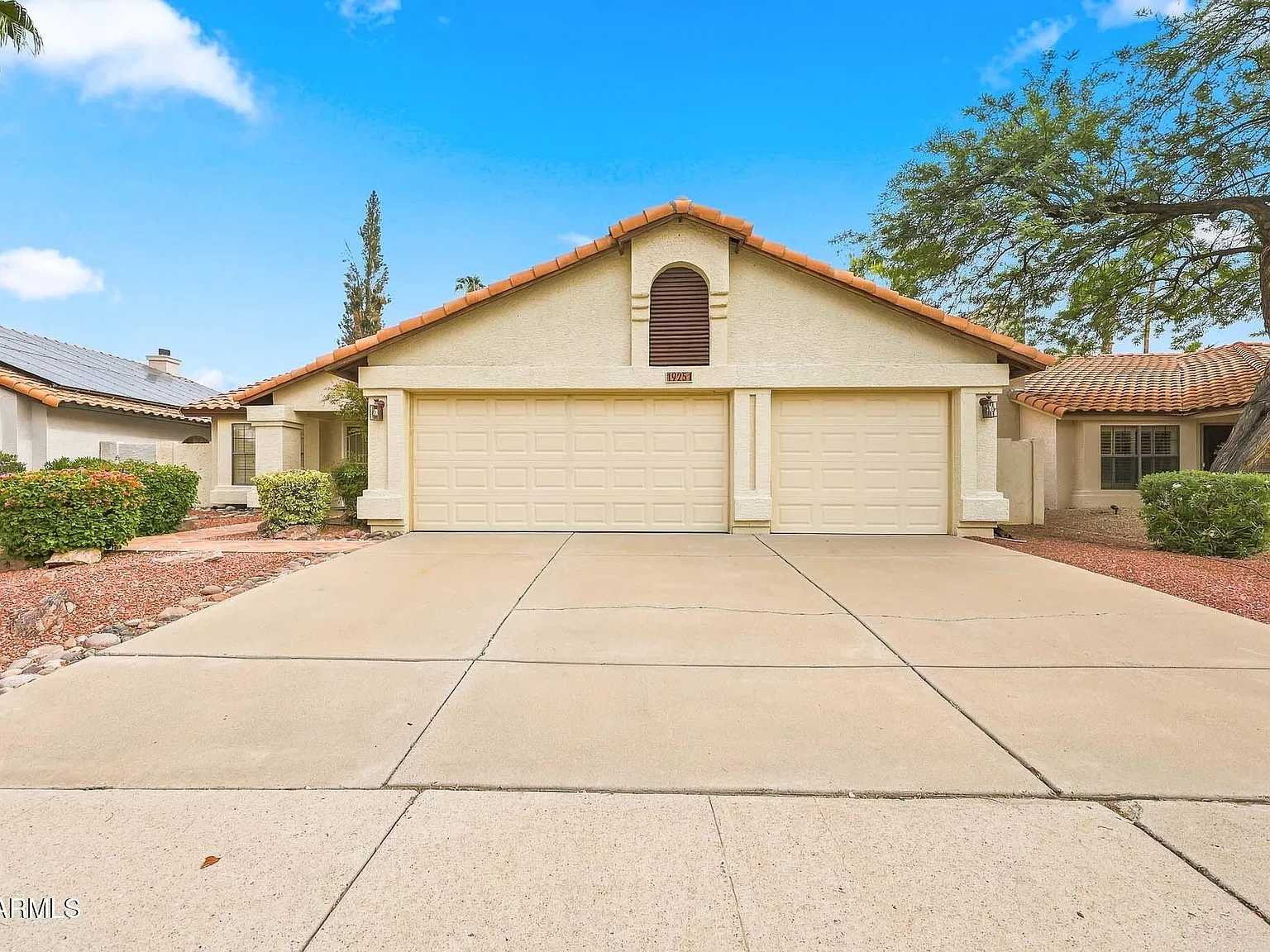 3 bed, 1818 sqft, $2,400 — Photo 3