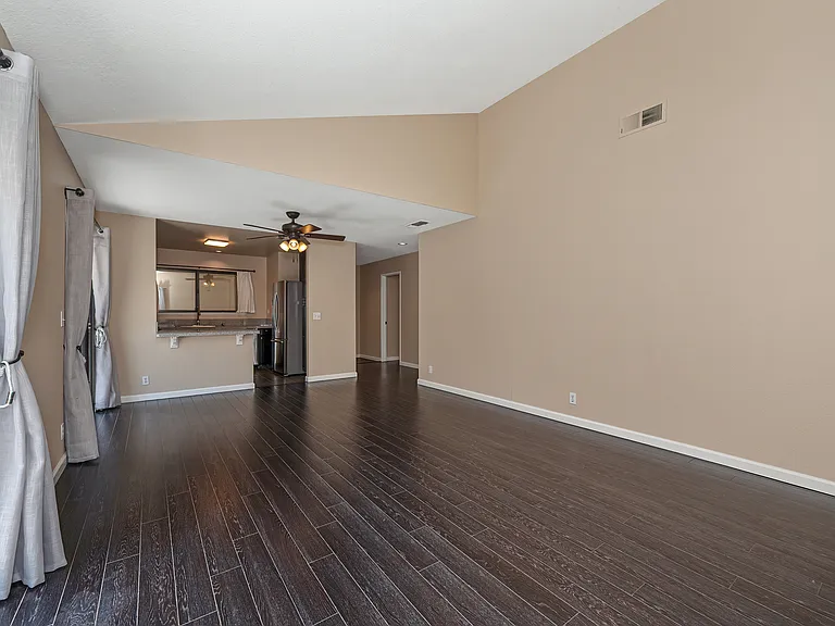 720 Donovan Ct — Photo 6