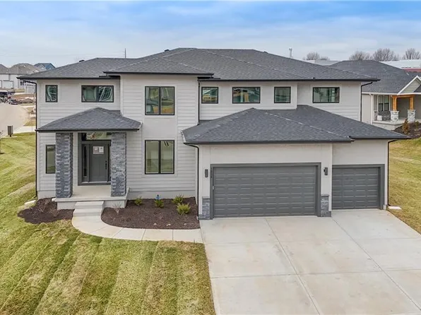 5836 McCormick Dr, Shawnee, KS 66226