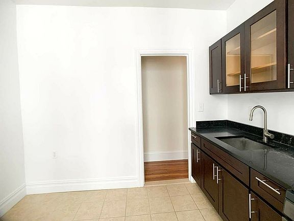 4th image of 22-5 37th St #2A