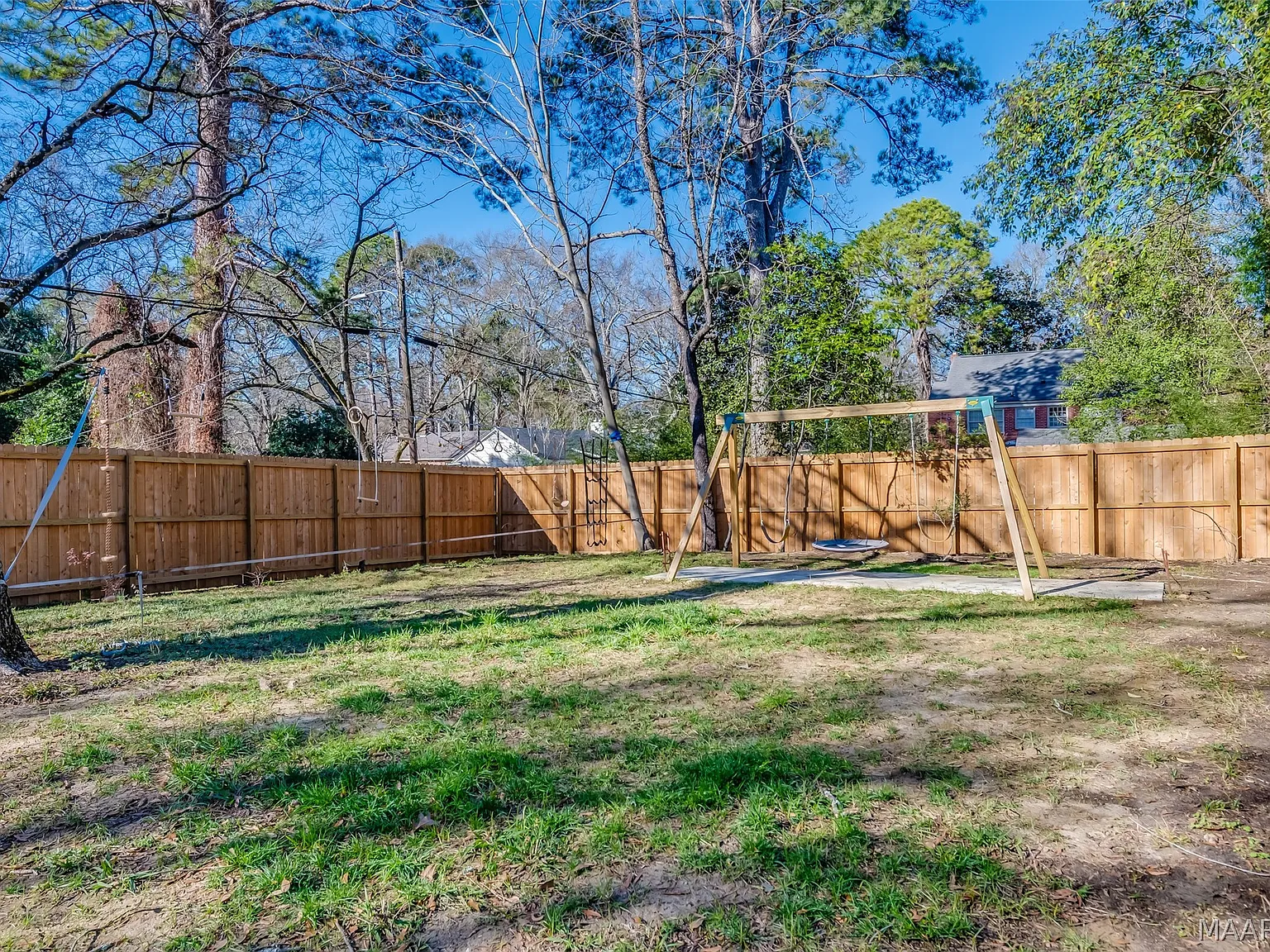 5 bed, 4.0 bath, 2590 sqft, $2,200 — Photo 3