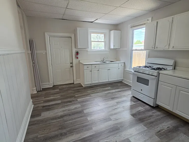 2913 California Ave — Photo 7