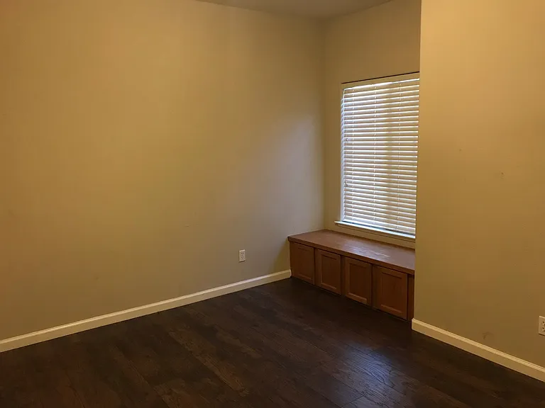 1217 Florence Ave — Photo 13