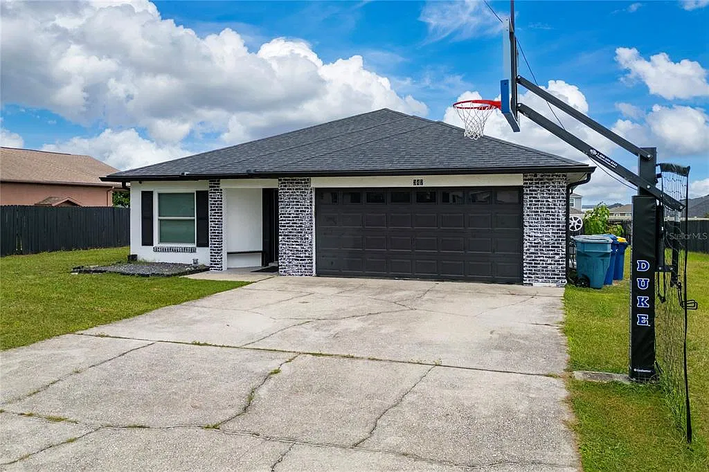 3 bed, 2.0 bath, 1260 sqft, $1,950 — Photo 1