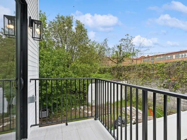 220 Freeman Avenue image 19 of 47