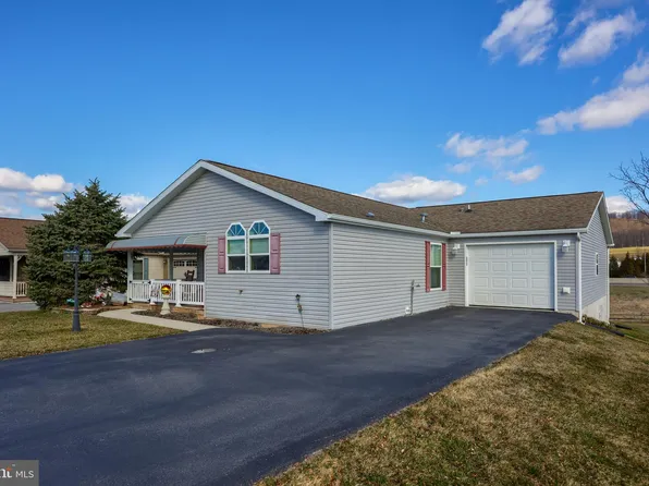 35 Millpond Dr, Stevens, PA 17578
