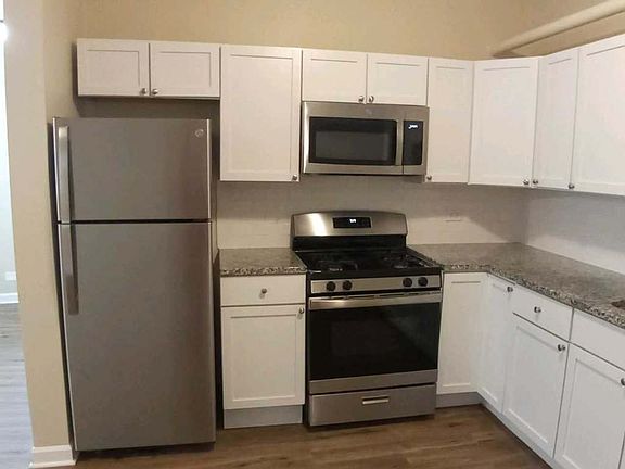 4th image of 1654 N Merrimac Ave #G