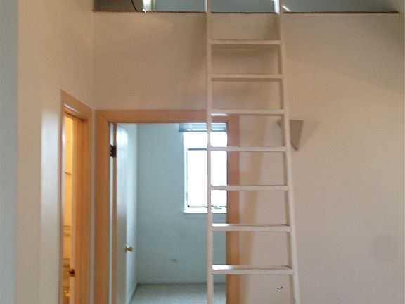 4th image of 2749 N Wilton Ave #3