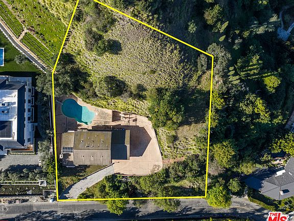 3rd image of 1181 Somera Rd