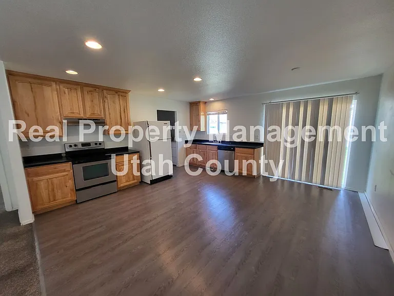 2169 E Summit Way — Photo 4