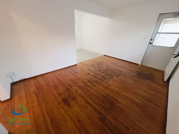 5th image of 109 Duane St #1