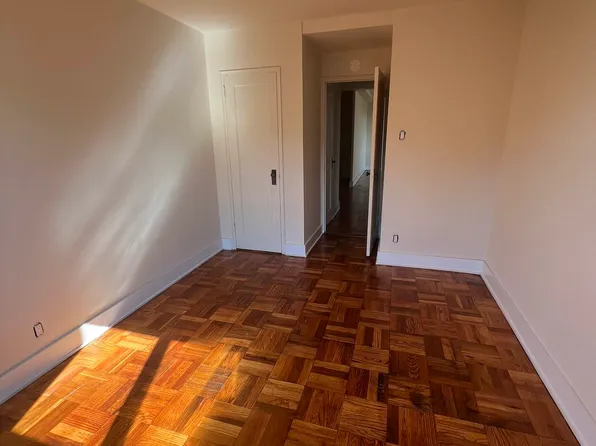 189-04 64th Avenue image 5 of 8