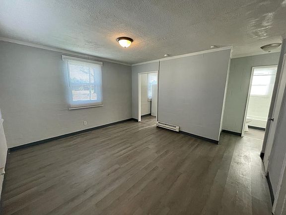 4th image of 2139 Waverly St