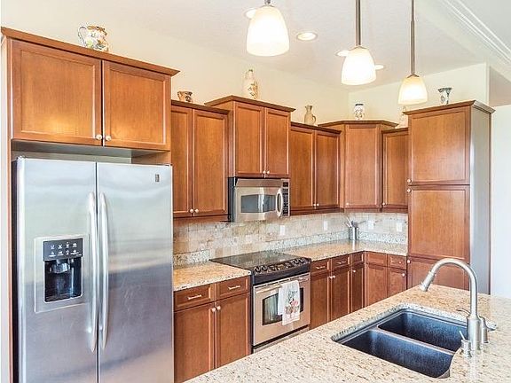 5th image of 319 Essex Ct