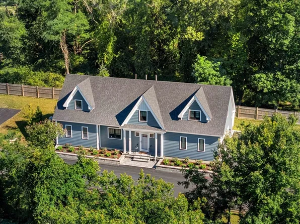 24 Primrose Ln #24, Ipswich, MA 01938