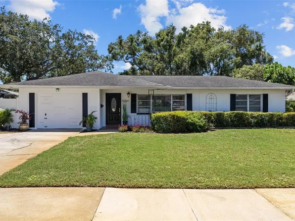 403 Althea Rd, Belleair, FL 33756