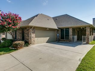 1228 Woodland Park Dr, Hurst, TX 76053
