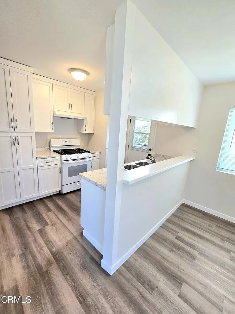 2 bed, 1.0 bath, 1000 sqft, $2,595 — Photo 2