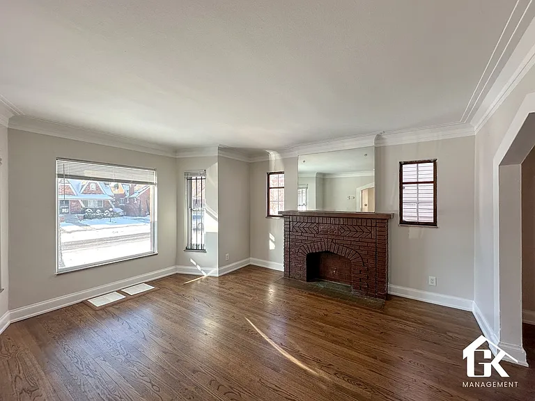 16182 Greenlawn St — Photo 2