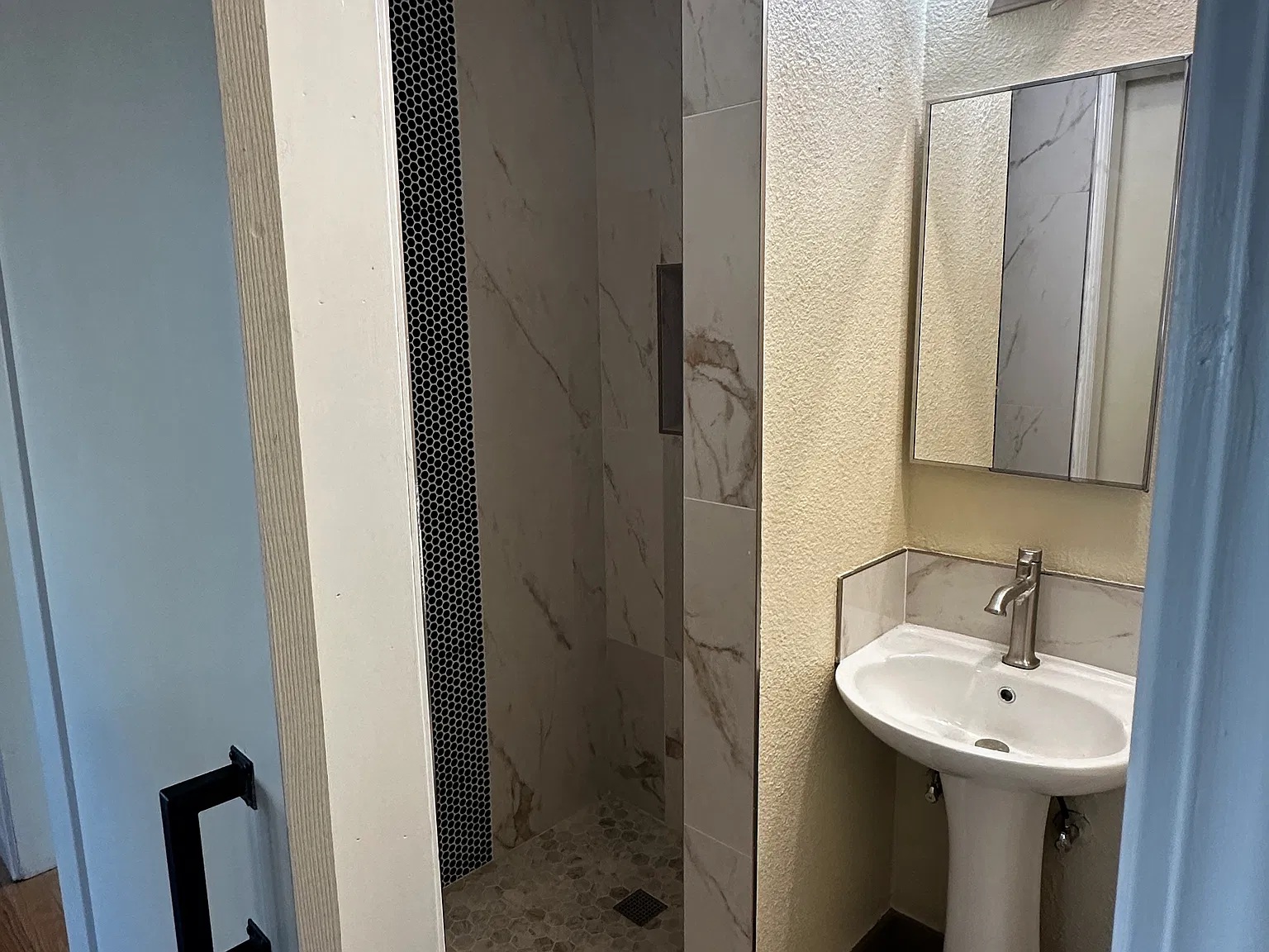 Studio, 425 sqft, $1,695 — Photo 4