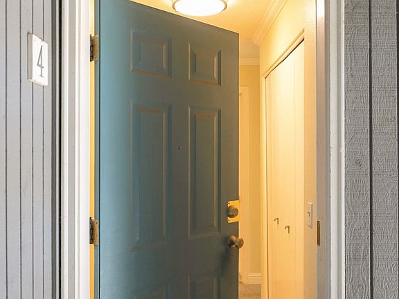 3rd image of 2417 SW Nebraska St APT 4
