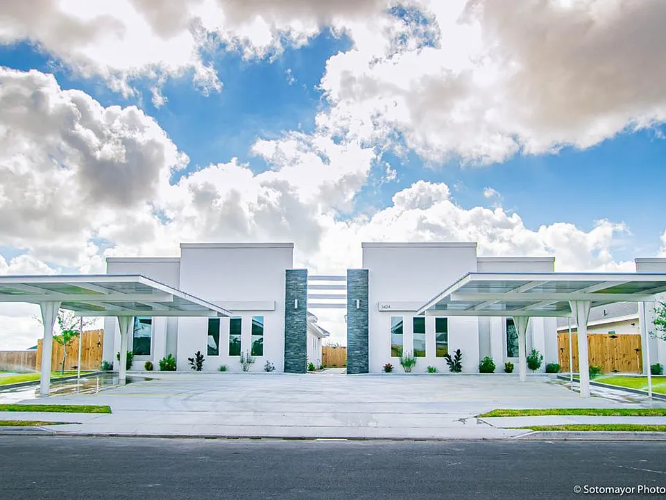 3425 Sahara Dr