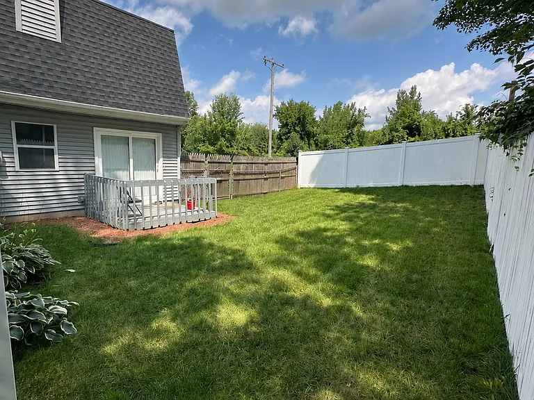 7 Lake Dr #7 — Photo 8