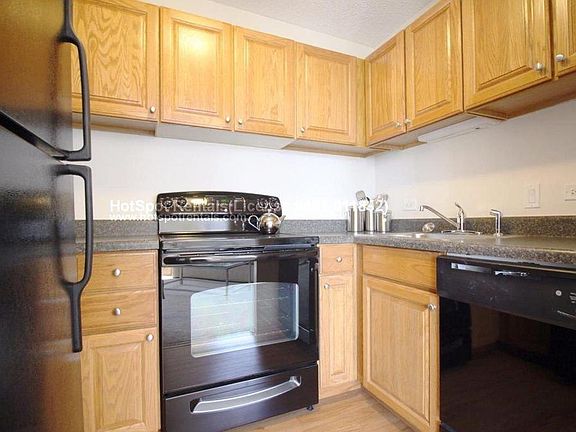 5th image of 565 W Madison St #3006