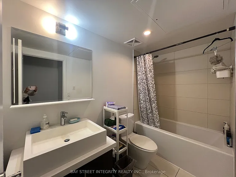 1080 Bay St #701 — Photo 5