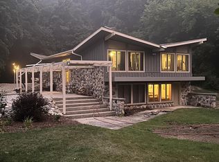 W348S5041 Waterville Rd, Dousman, WI 53118