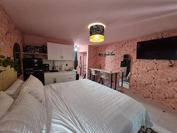 4th image of 1007 SE 2nd Ct APT 2