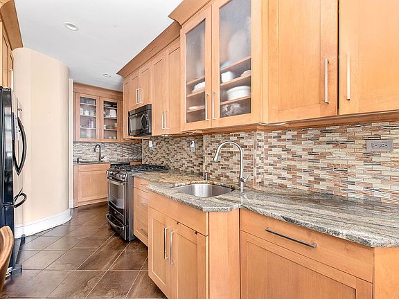 3rd image of 885 W End Ave APT 2A