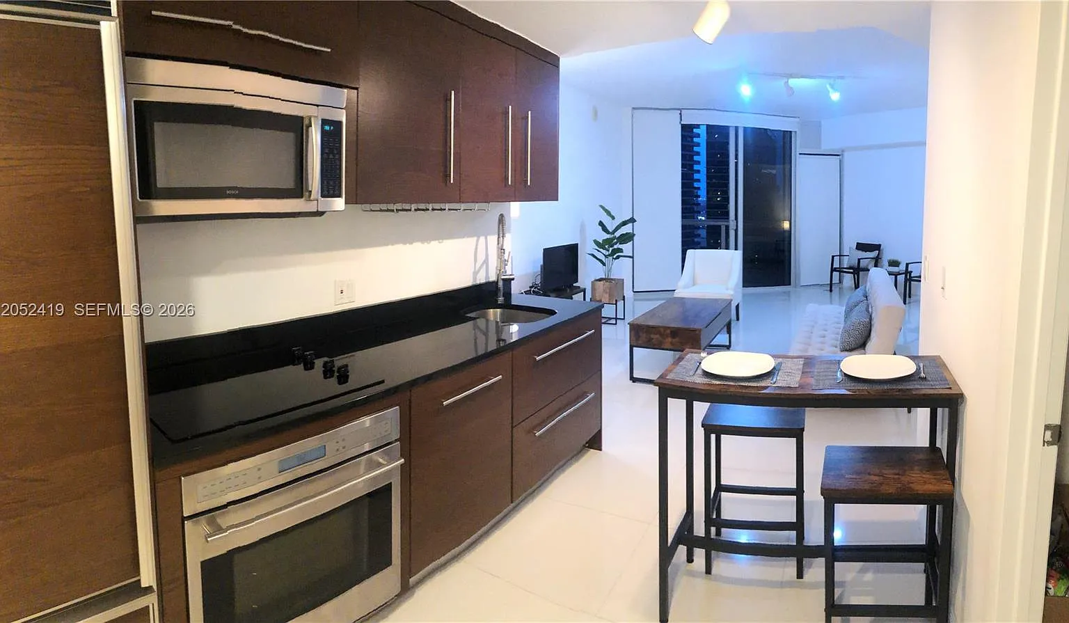 Iconbrickell Condo No 1 — Photo 3