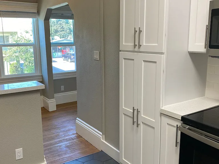 4186-4198 Piedmont Ave — Photo 11