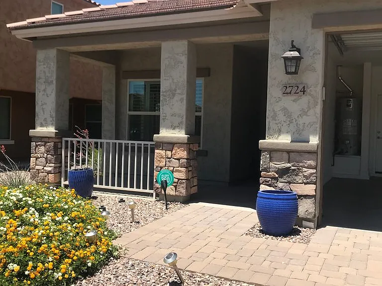 2724 E Bellerive Dr — Photo 2