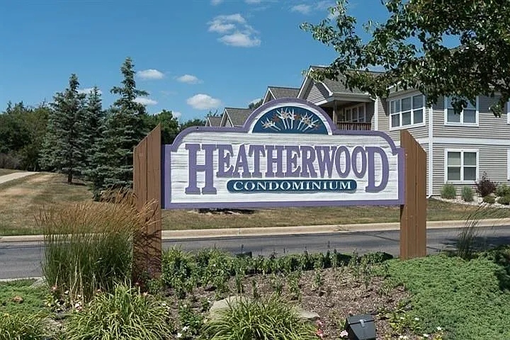 1386 Heatherwood Ln photo 1