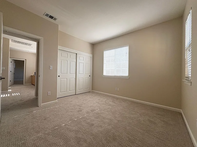 546 Almanor St — Photo 19