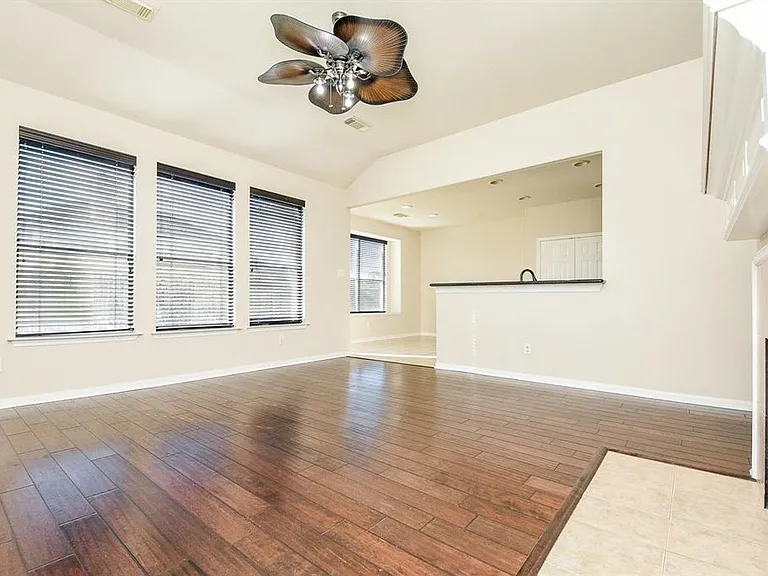 9135 Edgeloch Dr — Photo 11