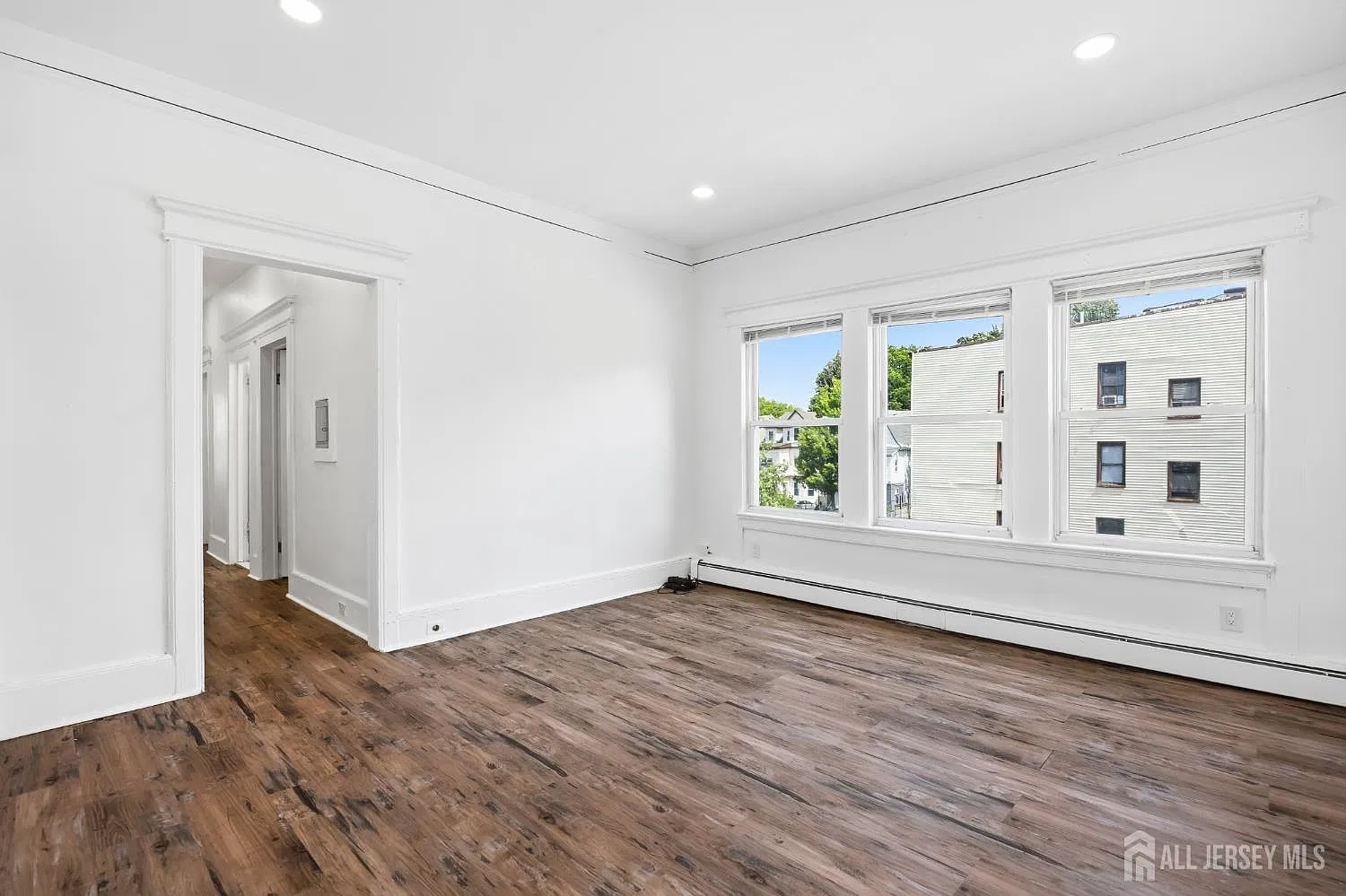 4 bed, 1.0 bath, 1500 sqft, $3,000 — Photo 3