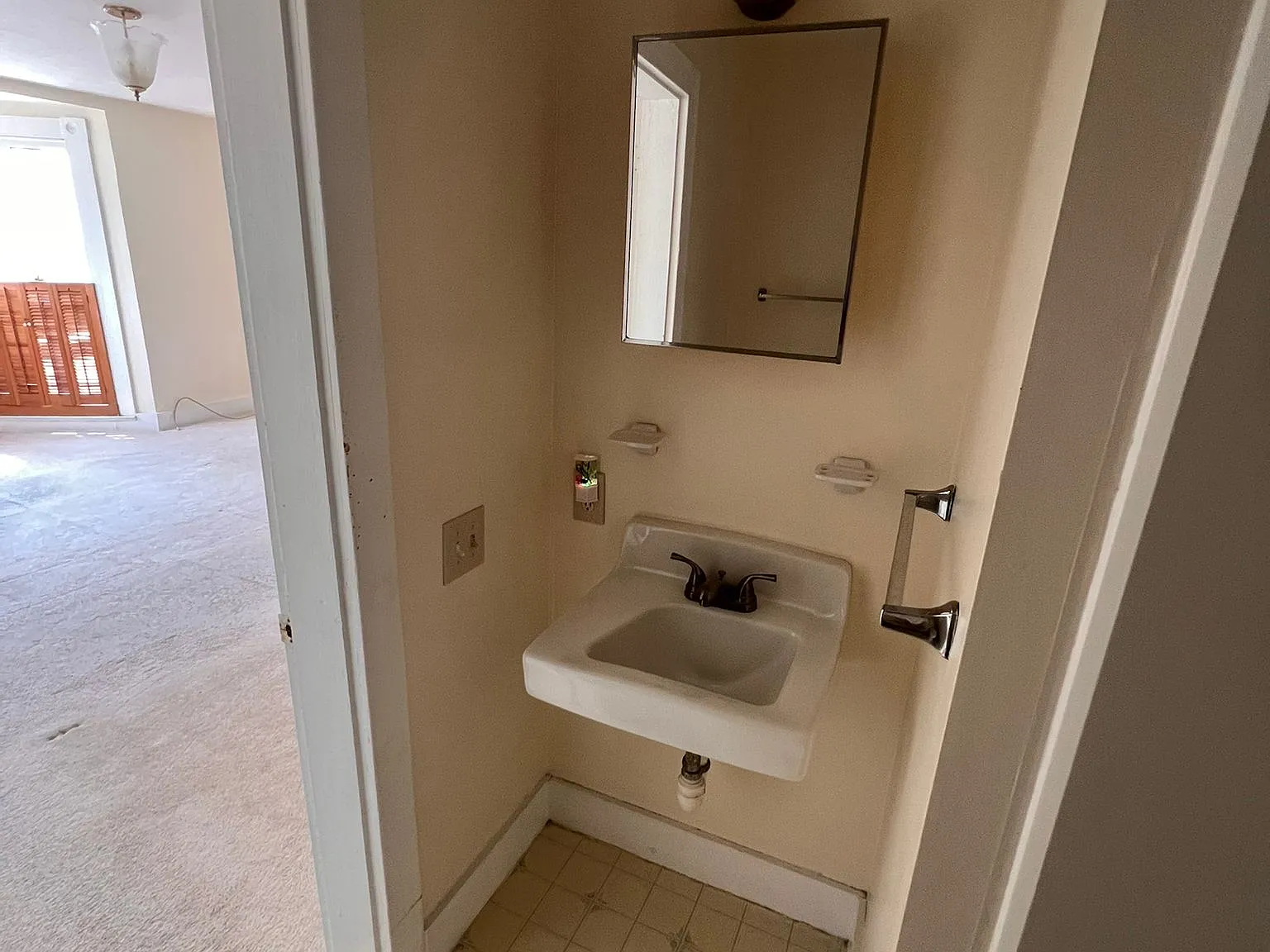 Studio, 650 sqft, $1,400 — Photo 4