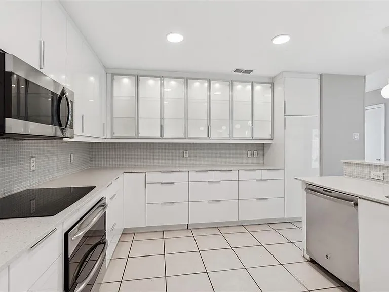 17015 Graystone Dr — Photo 11