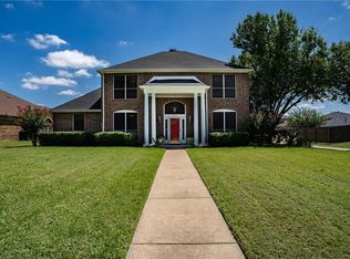 208 Boulder Creek Dr, Desoto, TX 75115